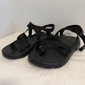 Chaco Men’s strappy Sandals black size 10